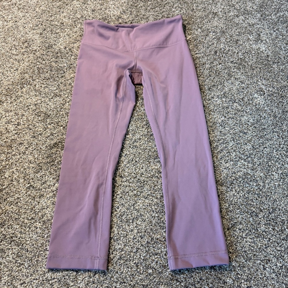 Lululemon Wunder Under Crop Lilac Purple Size 4 Athleisure Yoga Workout